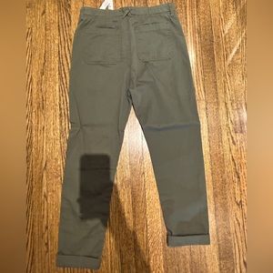 Xirena Olive Tucker Pant. Brand new with tags. Size XS.